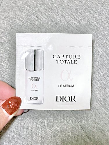 Dior カプチュール トータル ル セラムのクチコミ「デパコス～！って感じの香りが強めに香ります。 結構こっくりしてたので 秋冬に良いかもと思いまし.....」（1枚目）