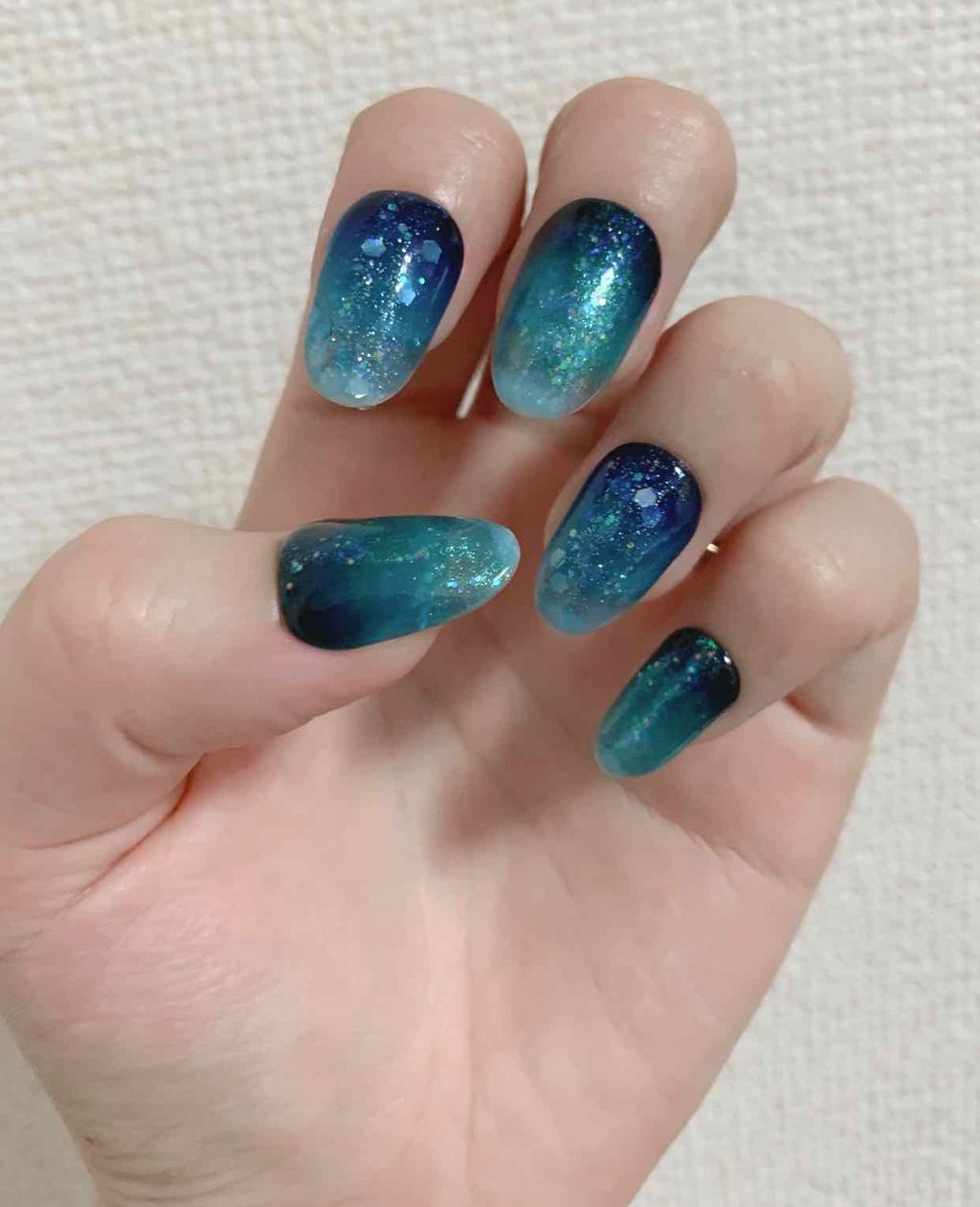 カラフルネイルズ キャンメイクを使った口コミ 深海ネイルよくあるグラデーションです 甘皮 By しろぶた はりゅ 混合肌 Lips
