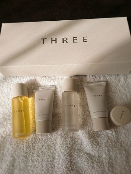 THREE トライアルキット THのクチコミ「THREEの新発売スキンケアたち。
2月21日に発売しました。
左から順に
クレンジング→洗.....」(1枚目)