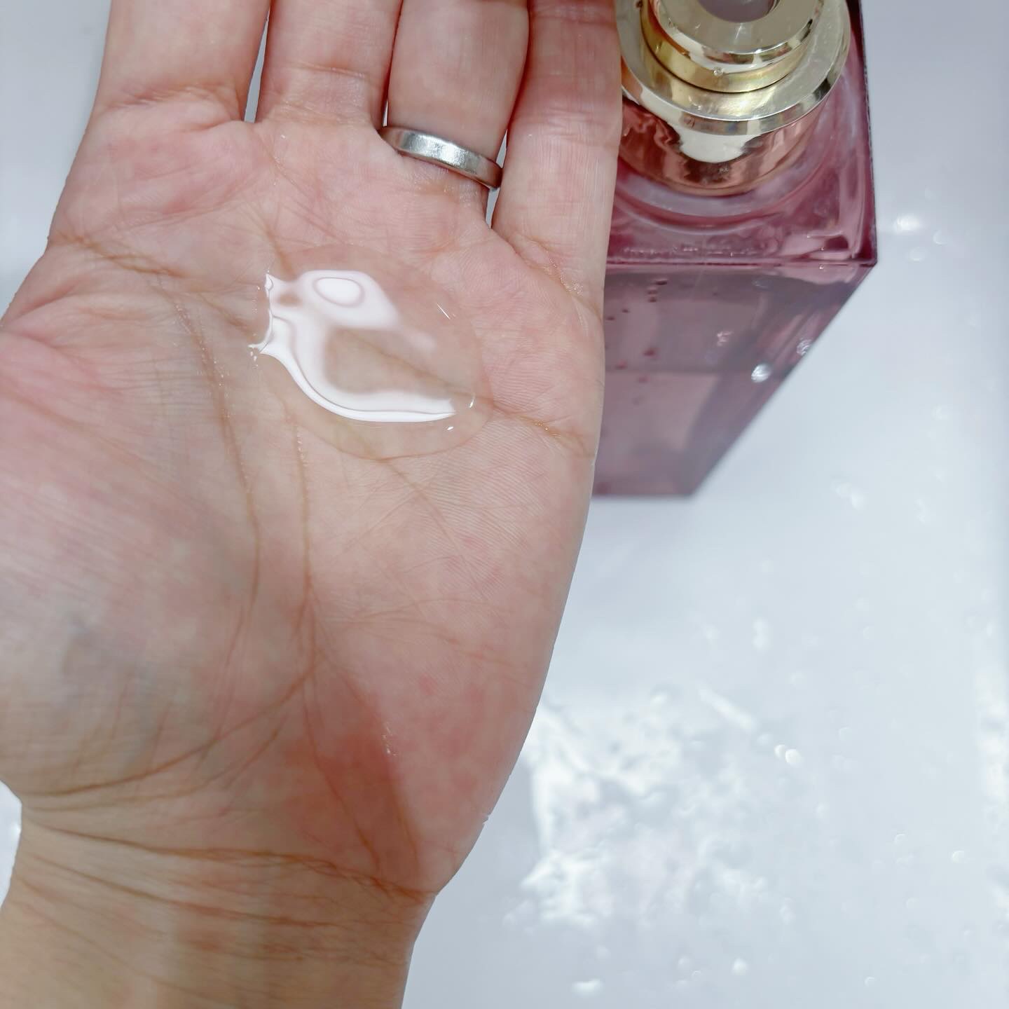 プルント　リライト美容液ヘアミルク　レッドワイン/Purunt./ヘアミルクを使ったクチコミ（2枚目）