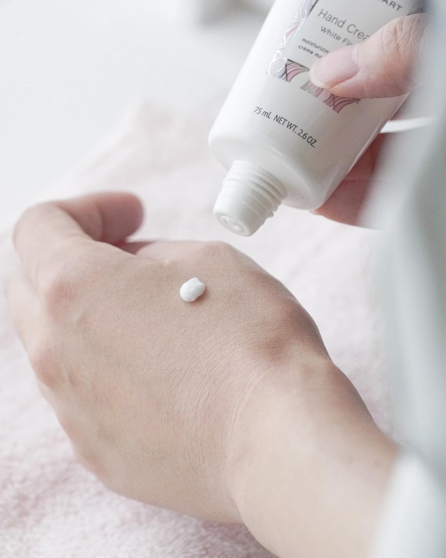 ジルスチュアート ハンドクリーム ホワイトフローラル/JILL STUART/ハンドクリームを使ったクチコミ(4枚目)