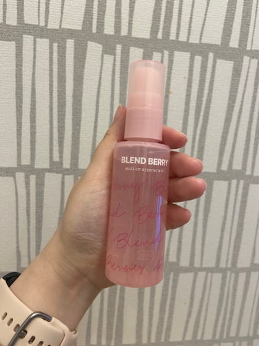 【使った商品】
BLEND BERRY メイクアップ キーピング ミスト
【商品の特徴】
仕上げ用ローション
【使用感】
★フレッシュベリーの香り
★きめ細かいミスト
【どんな人におすすめ？】
★甘い香