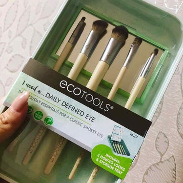 Daily Defined Eye Brush Set, 5 Piece Set & Storage Tray/EcoTools/メイクブラシを使ったクチコミ（2枚目）