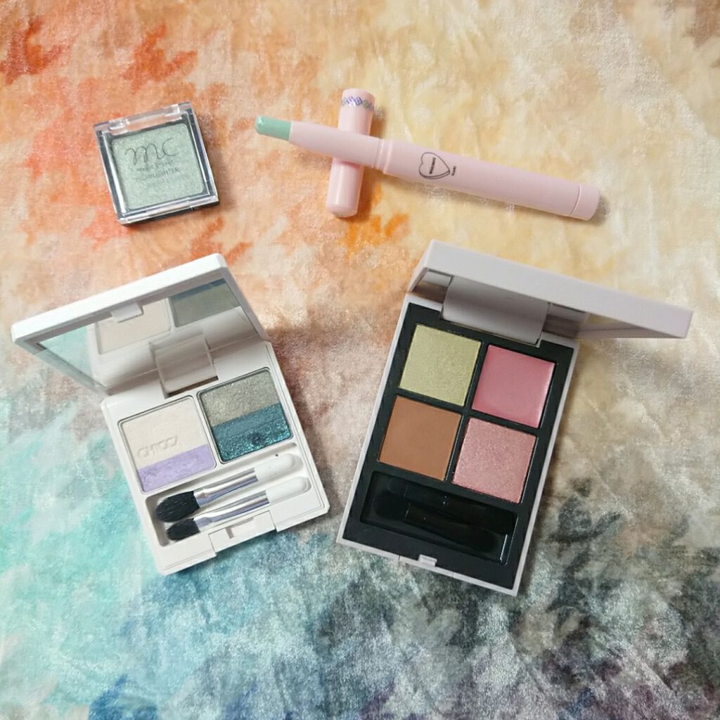 フローレスグロウ リッドテクスチャー アイシャドウ/CHICCA/アイシャドウパレットを使ったクチコミ(4枚目)