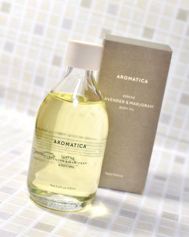 【AROMATICA】
SERENE BODY OIL
LAVENDER＆MARJORAM

内面を優しく強化させる
エッセンシャルオイルブレンディングが
日常の温気を与え、新しい視野を開いてくれます。