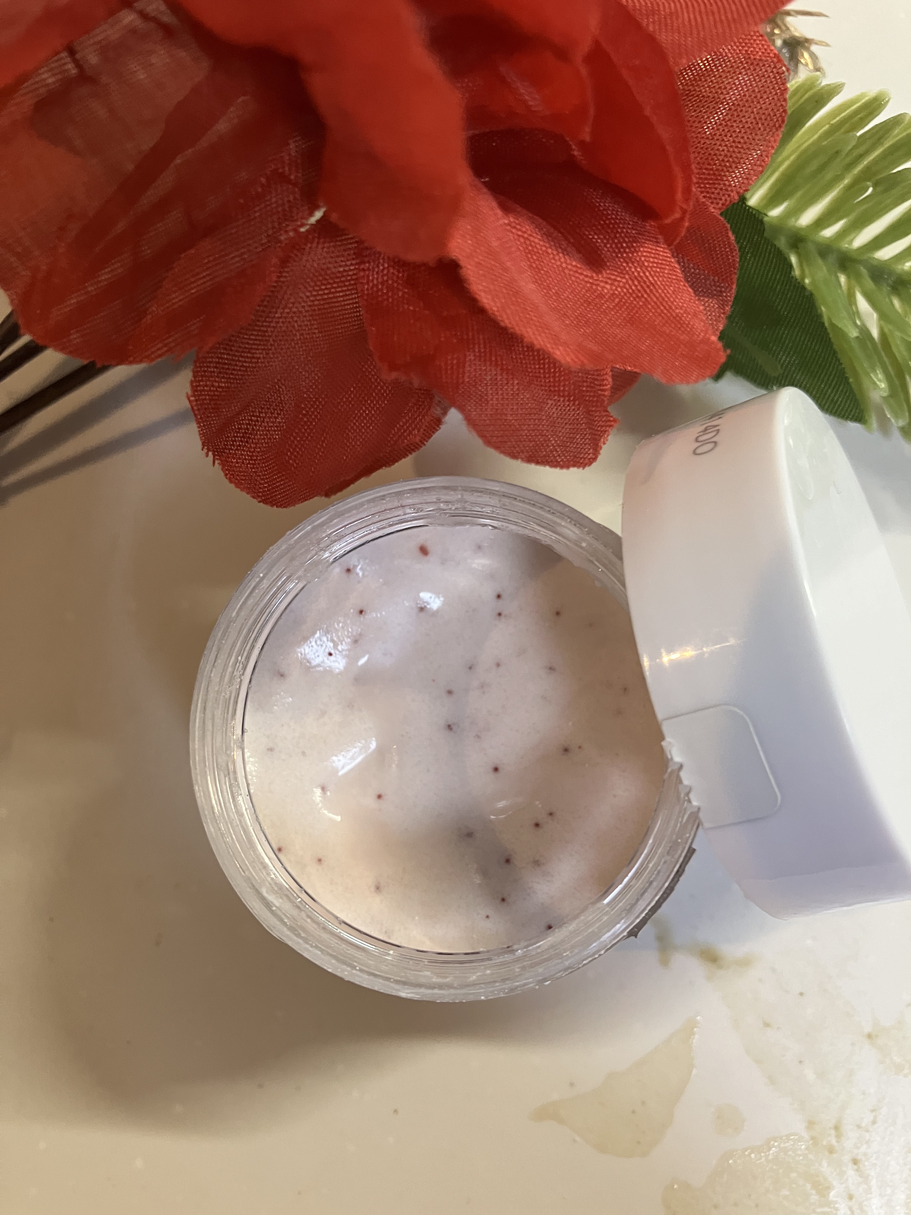 ダヴ ふわとろクリーミースクラブ ザクロ＆シアバター/ダヴ/ボディスクラブを使ったクチコミ（2枚目）