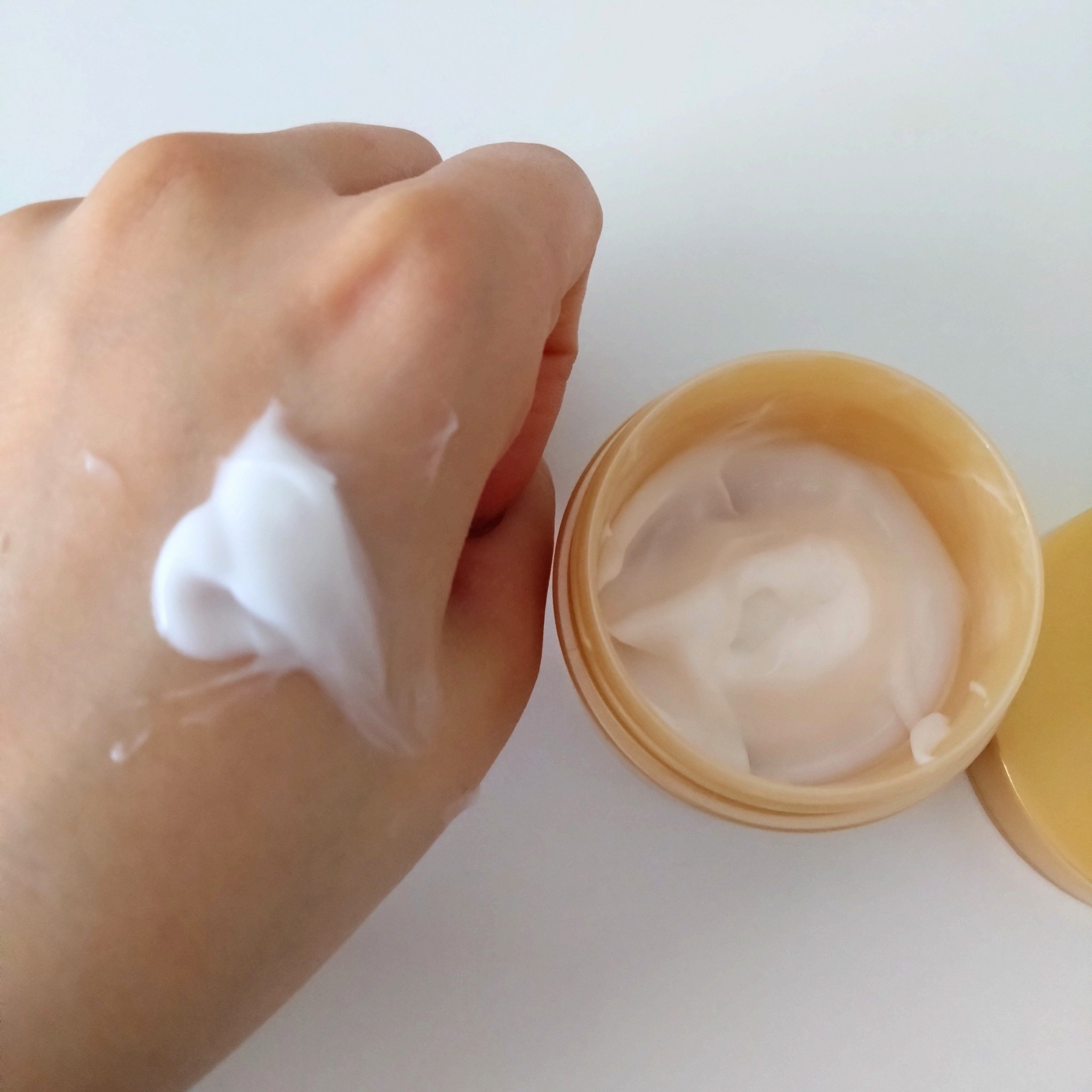 極潤プレミアム ヒアルロンクリーム/肌ラボ/フェイスクリームを使ったクチコミ（2枚目）