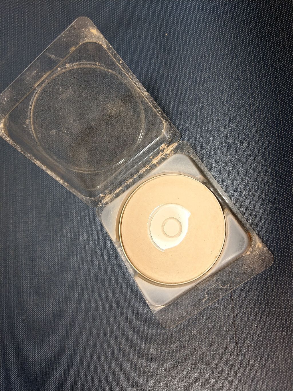 UVシルクフェイスパウダー/CEZANNE/プレストパウダーを使ったクチコミ（2枚目）