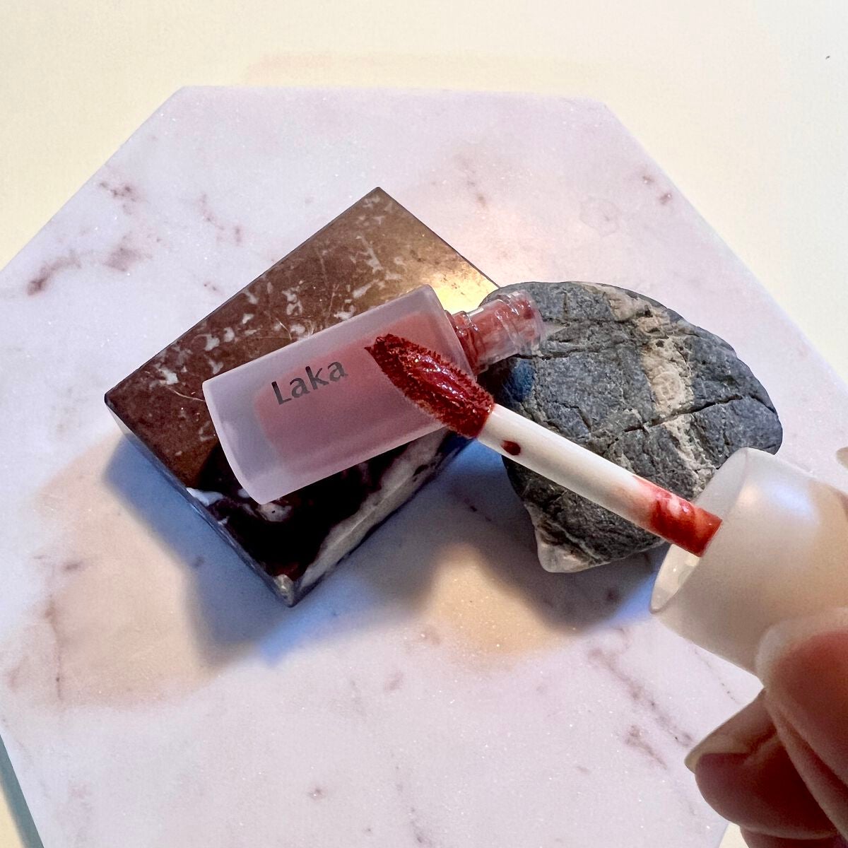 フラワーキャプチャーティント/Laka/口紅を使ったクチコミ(3枚目)