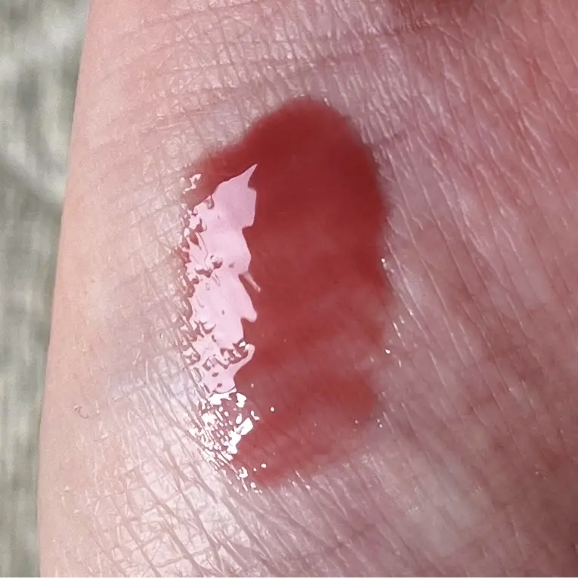 グラスティングカラーグロス 05 ディムモーブ(DIM MAUVE) /rom&nd/リップグロスを使ったクチコミ（3枚目）