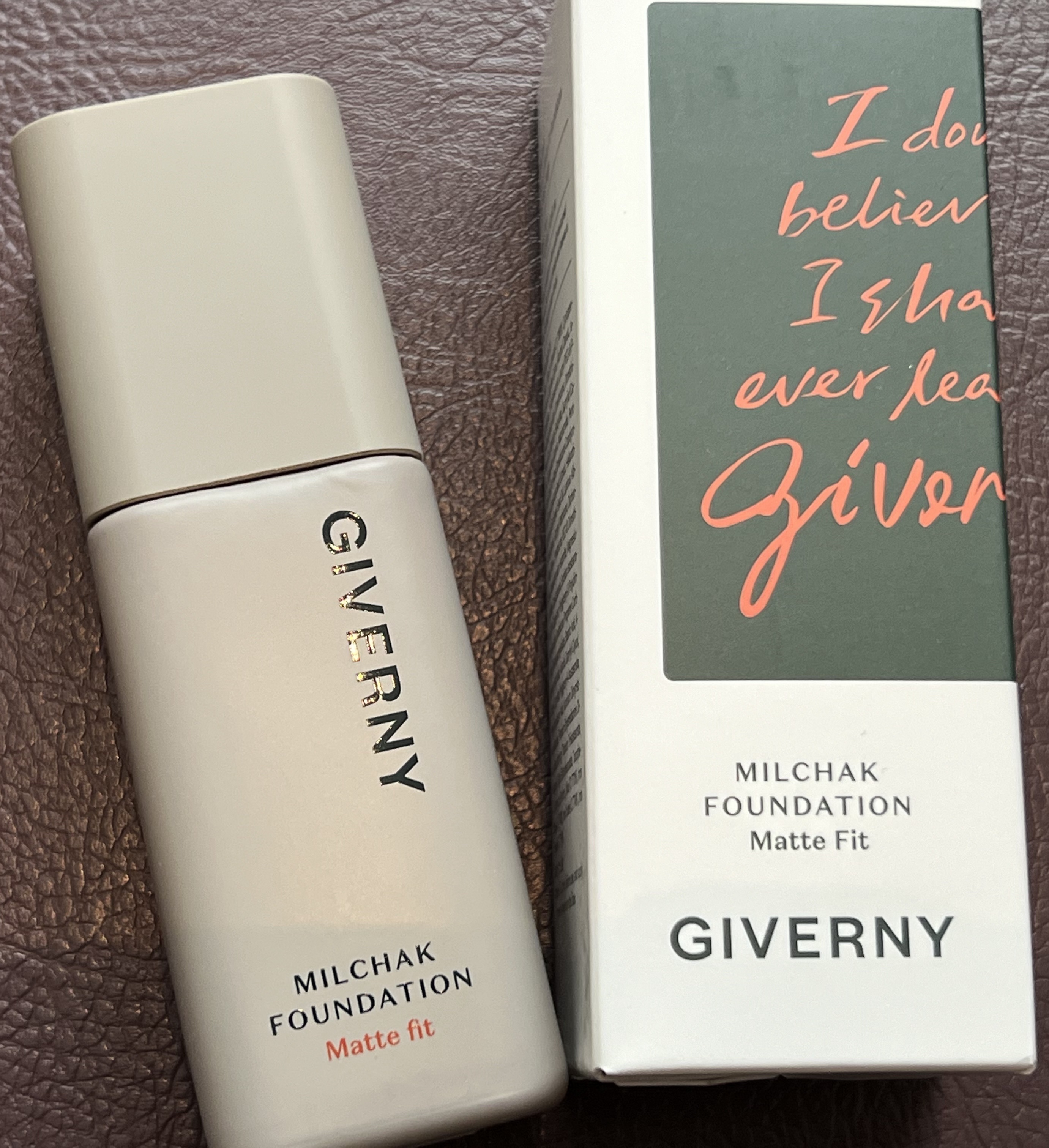 GIVERNY 密着マットフィットファンデーション