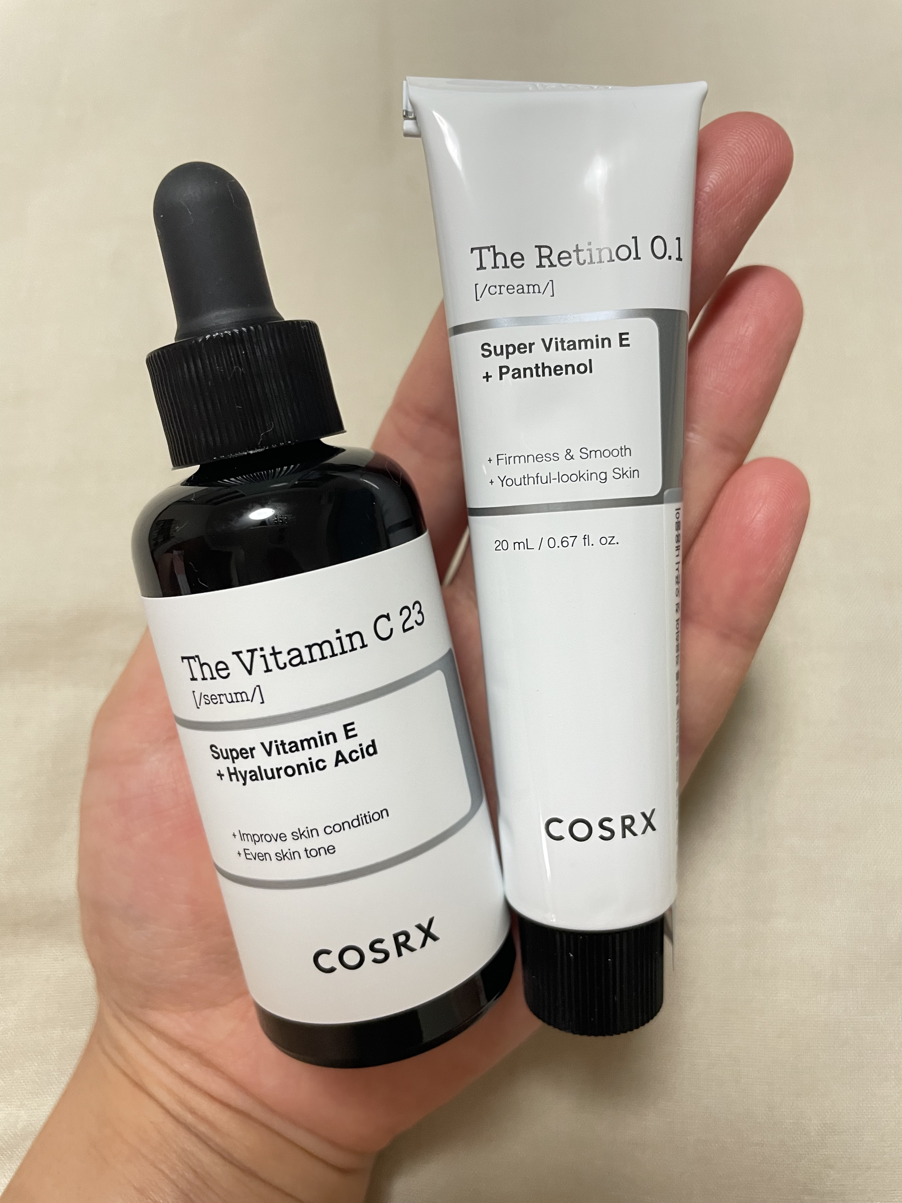 
✼••┈┈••✼••┈┈••✼••┈┈••✼••┈┈••✼


COSRX 
💎The Retinol 0.1(クリーム)
💎The Vitamin C23serum(美容液)


見た目からしてベタつくのかと思いきや
スーッと肌に馴