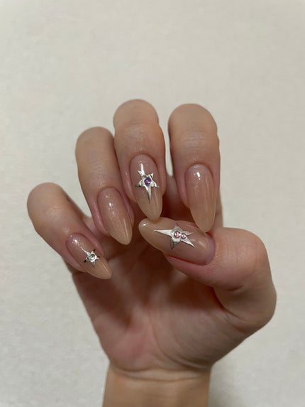 mii on LIPS 「スターネイル💫シーインのシールにストーンつけました💞いびつな感..」(1枚目)
