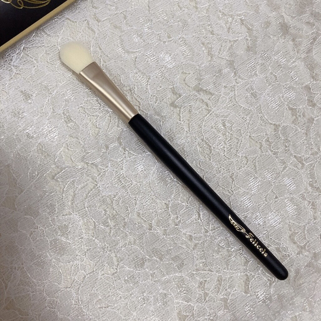 アイシャドウブラシL/フェリセラ/メイクブラシを使ったクチコミ（2枚目）