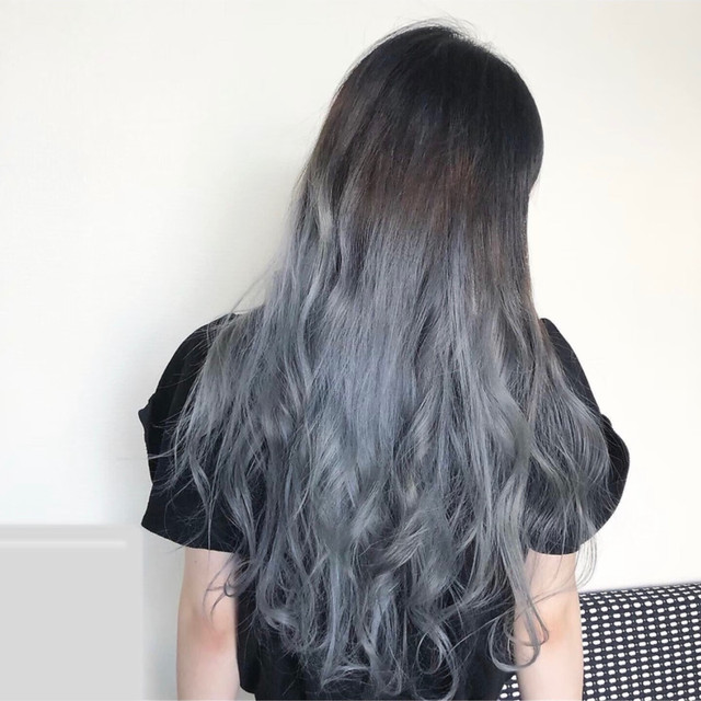 ブルーアッシュの髪色