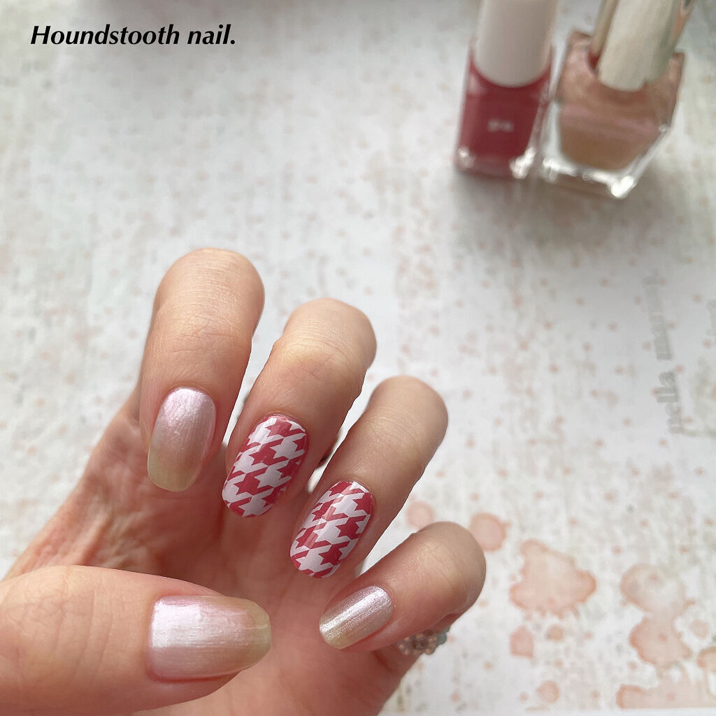 【たまには可愛らしい手元も💅🏻】

-------

〈item〉

#キャンメイク カラフルネイルズ N49 オパールピンク
　¥396（税込）
　
　偏光パールが輝くオパールのようなカラー✨
　光に当たるとピンクのパール感が可愛いカ