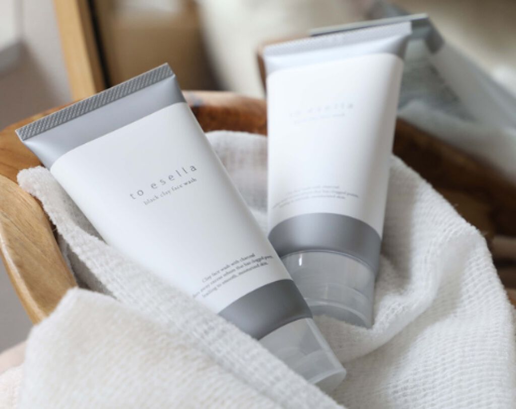 毛穴汚れを吸収してスベスベ肌へ🌿ブラッククレイウォッシュ（1枚目）