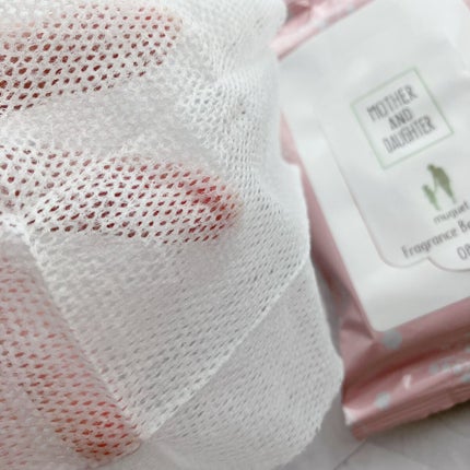 Mother&Daughter フレグランスボディシート ミュゲのクチコミ「夏の始まりの汗ばむ季節に!
ベタベタ汗もさっぱり落として
しっかり保湿できます。
🤍POIN.....」(2枚目)