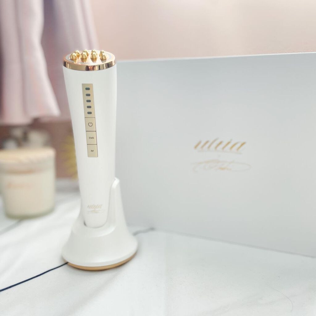 @ultia_official ♡

小顔筋膜の第一人者である
大口貴弘さん監修の美顔器だけあって内容が贅沢‼︎

EMS・LED・RFの3つが同時にできる‼︎
終わった後のふっくら感は実感できるレベルです🎉✨

家庭用美顔器の最大クラス