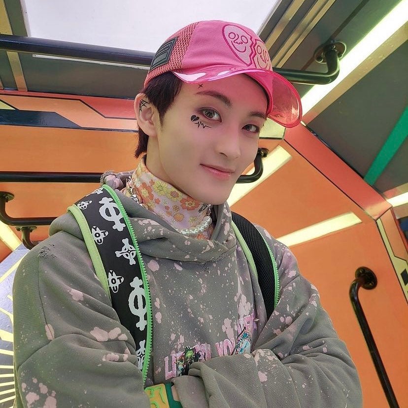 kanna on LIPS 「・・・完全おまかせ推しネイル💚💜NCT127/"2Baddie..」(4枚目)