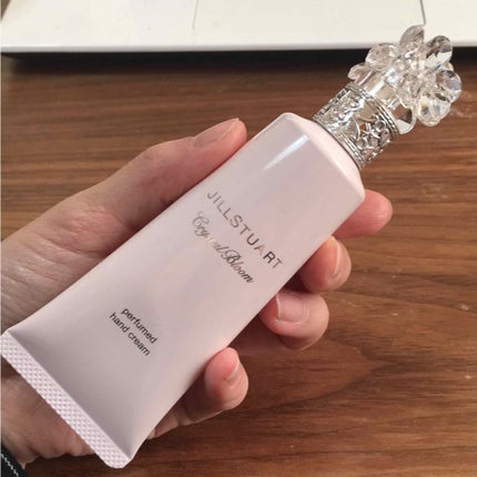 クリスタルブルーム パフュームド ハンドクリーム/JILL STUART/ハンドクリームを使ったクチコミ(1枚目)