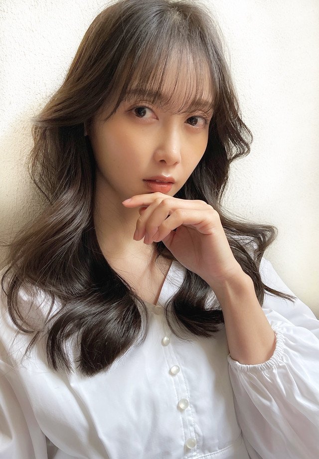 外巻きのロングヘア