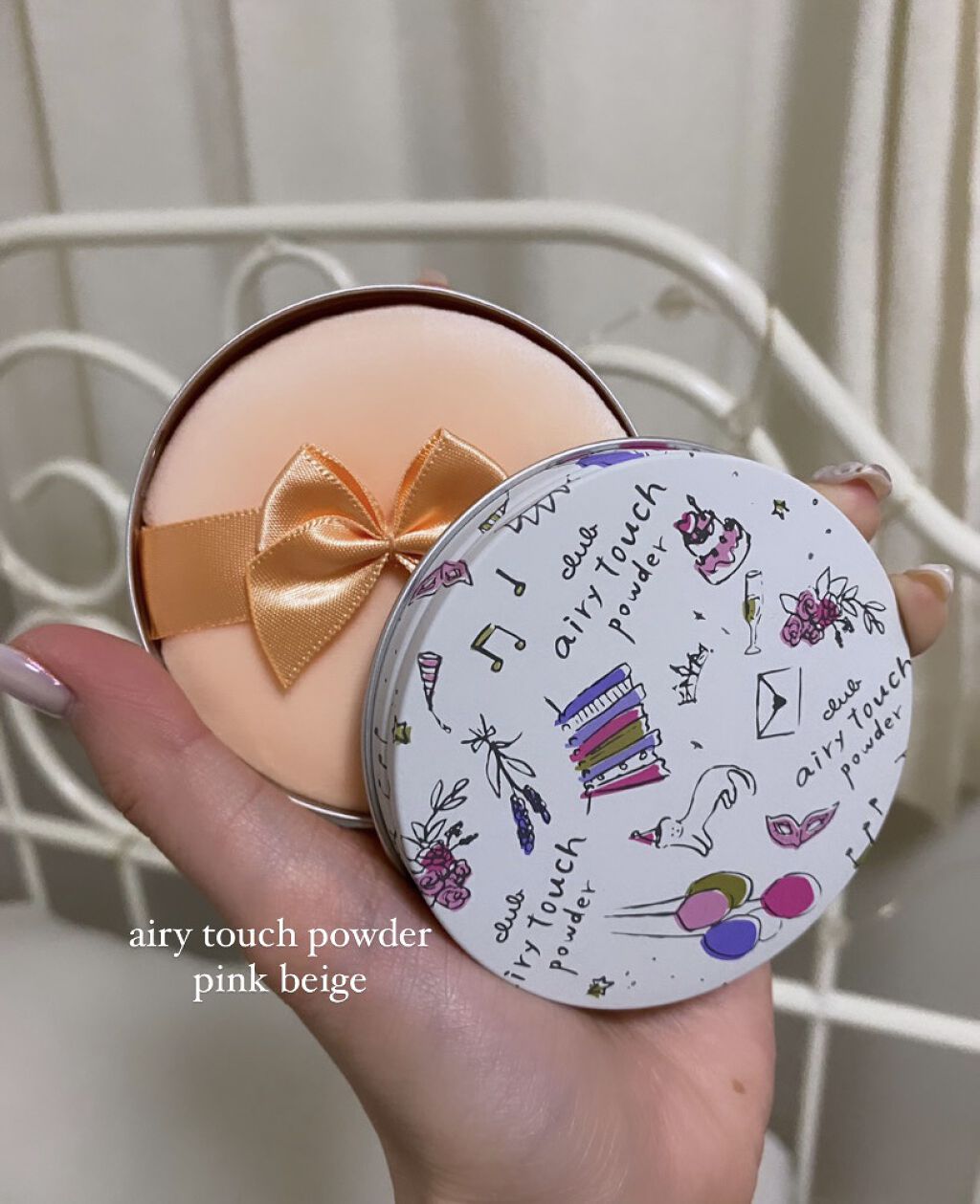 乾燥しないマット肌を作れる⁉︎

これからの季節メイクが崩れやすかったり、
マット肌にしようとしたら汚く見えたりと、
そんなお悩みが出てくると思います、、、

でもこのパウダーは、
程よくマット肌に見せてくれるんです！！♡

色味も3種類あ