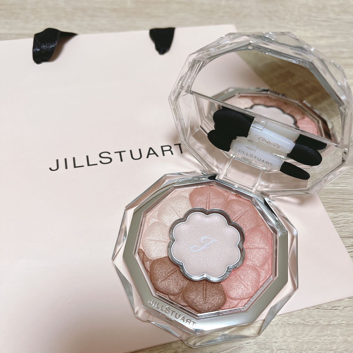 ジルスチュアート ブルームクチュール アイズ/JILL STUART/アイシャドウパレットを使ったクチコミ(1枚目)