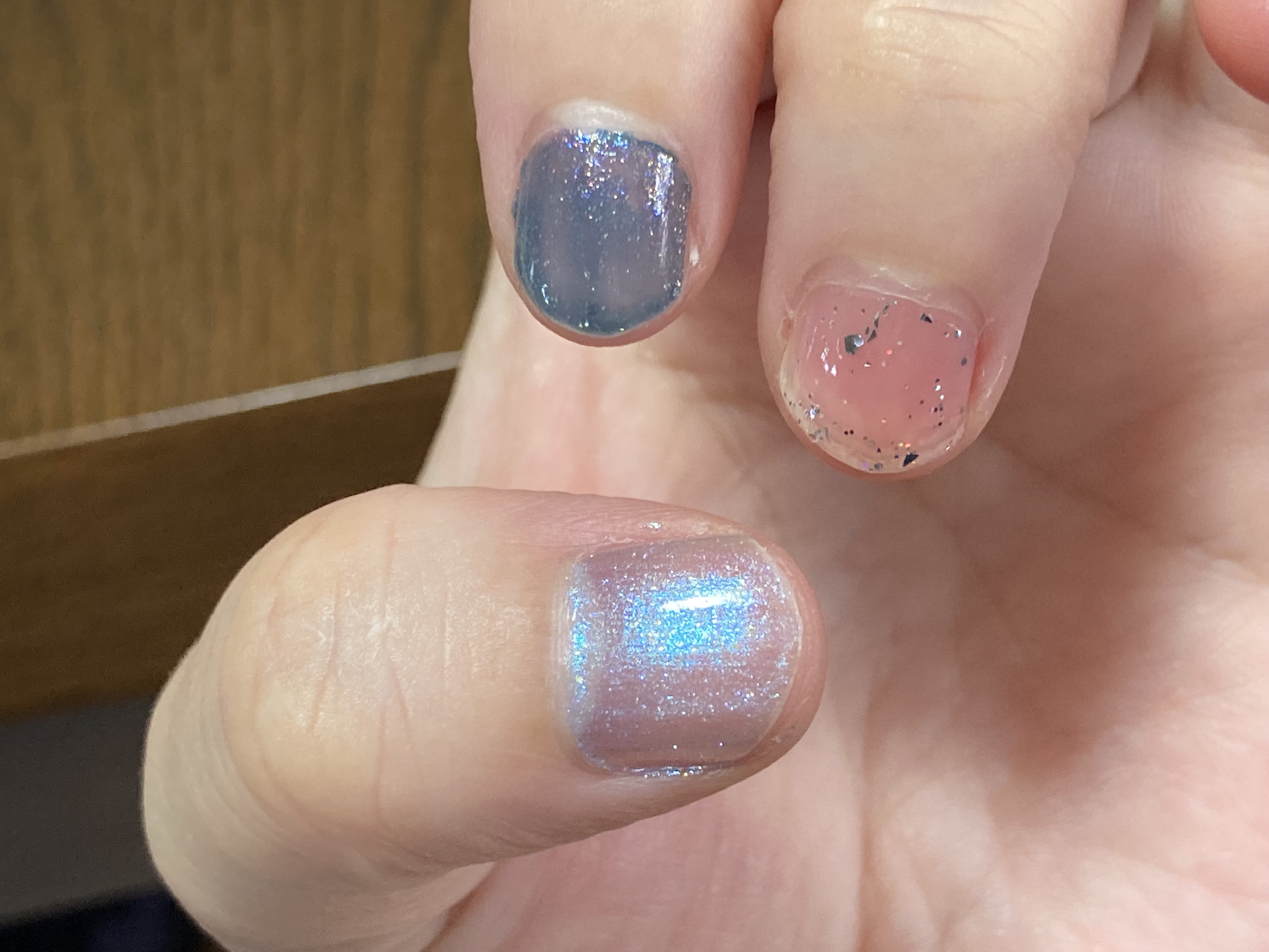 カラフルネイルズ N104 スペースシップ/キャンメイク/マニキュアを使ったクチコミ（3枚目）