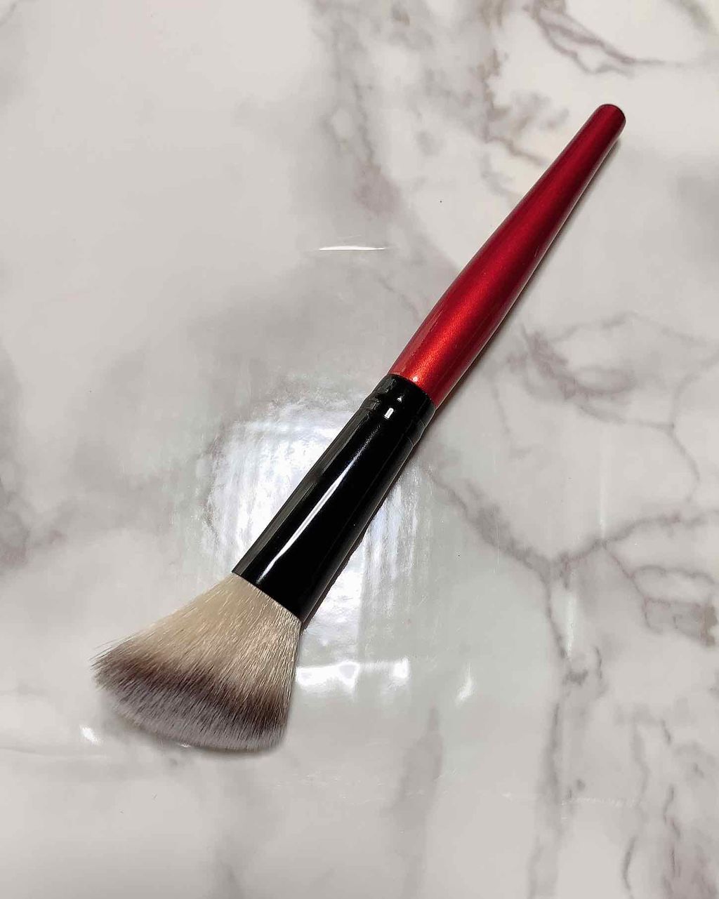 DAISO 春姫 チークブラシのクチコミ「チークブラシを新調しました🖌
▪️DAISO
春椿　チークブラシ

今まで使っていたブラシは毛.....」（3枚目）