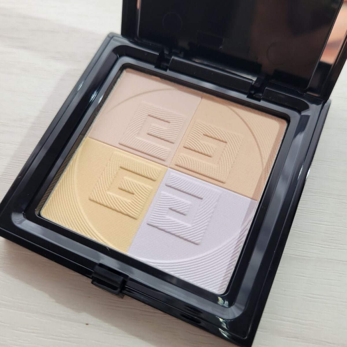 プリズム・リーブル・プレストパウダー /GIVENCHY/プレストパウダーを使ったクチコミ(3枚目)