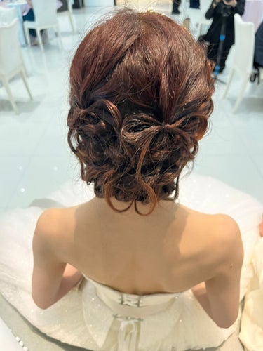 とと__フォロバ･リムバ¹⁰⁰ % on LIPS 「#ブライダルヘアリボンのフルールヘアのシニヨンです🥰リボンは2..」（1枚目）