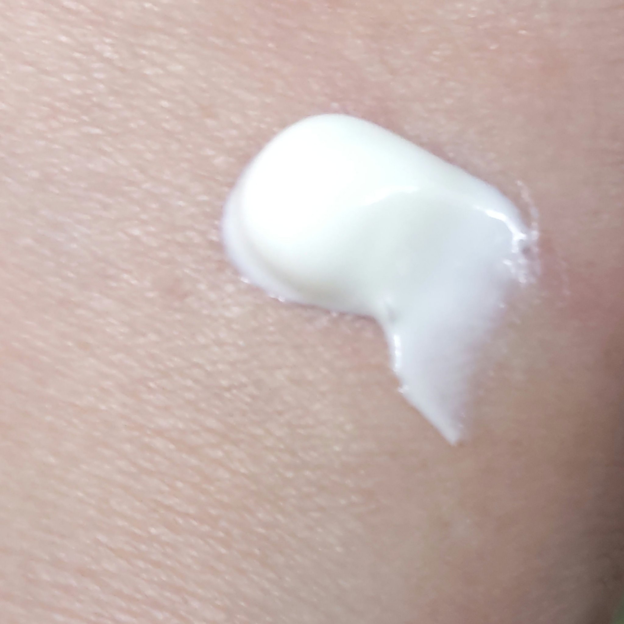 ブルーハイドレンジア エッセンシャルUVプロテクター/Flora Notis JILL STUART/日焼け止めミルクを使ったクチコミ（3枚目）