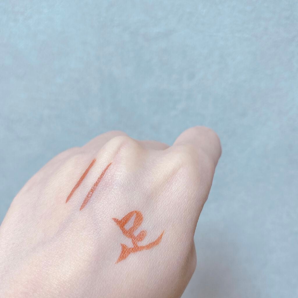 足の裏 on LIPS 「オレンジメイクにぴったりな大人かわいいくすみカラーのアイライナ..」(1枚目)