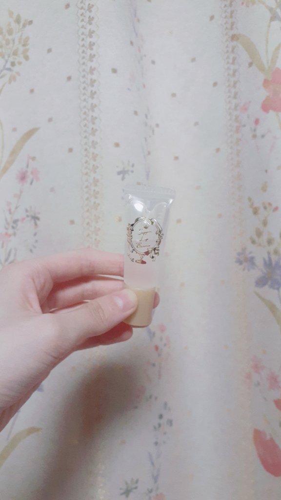 すっぴんリップエッセンス 01 クリア/クラブ/リップ美容液を使ったクチコミ（1枚目）