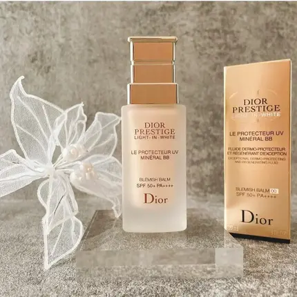 値下げ交渉お待ちしてます様 Dior ホワイトル プロテクターUVミネラルBB0 美品】Dior #00 プレステージホワイト ルプロテクターUVミネラル