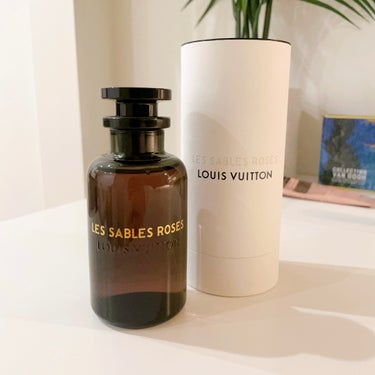 LOUIS VUITTON
LES SABLES ROSES

2年前にサンプルを貰って、
ずーーーっと心に残ってた香水。

5万あったらドライヤー新調できるやんけ！
美顔器買えるやんけ！
とか思いなが