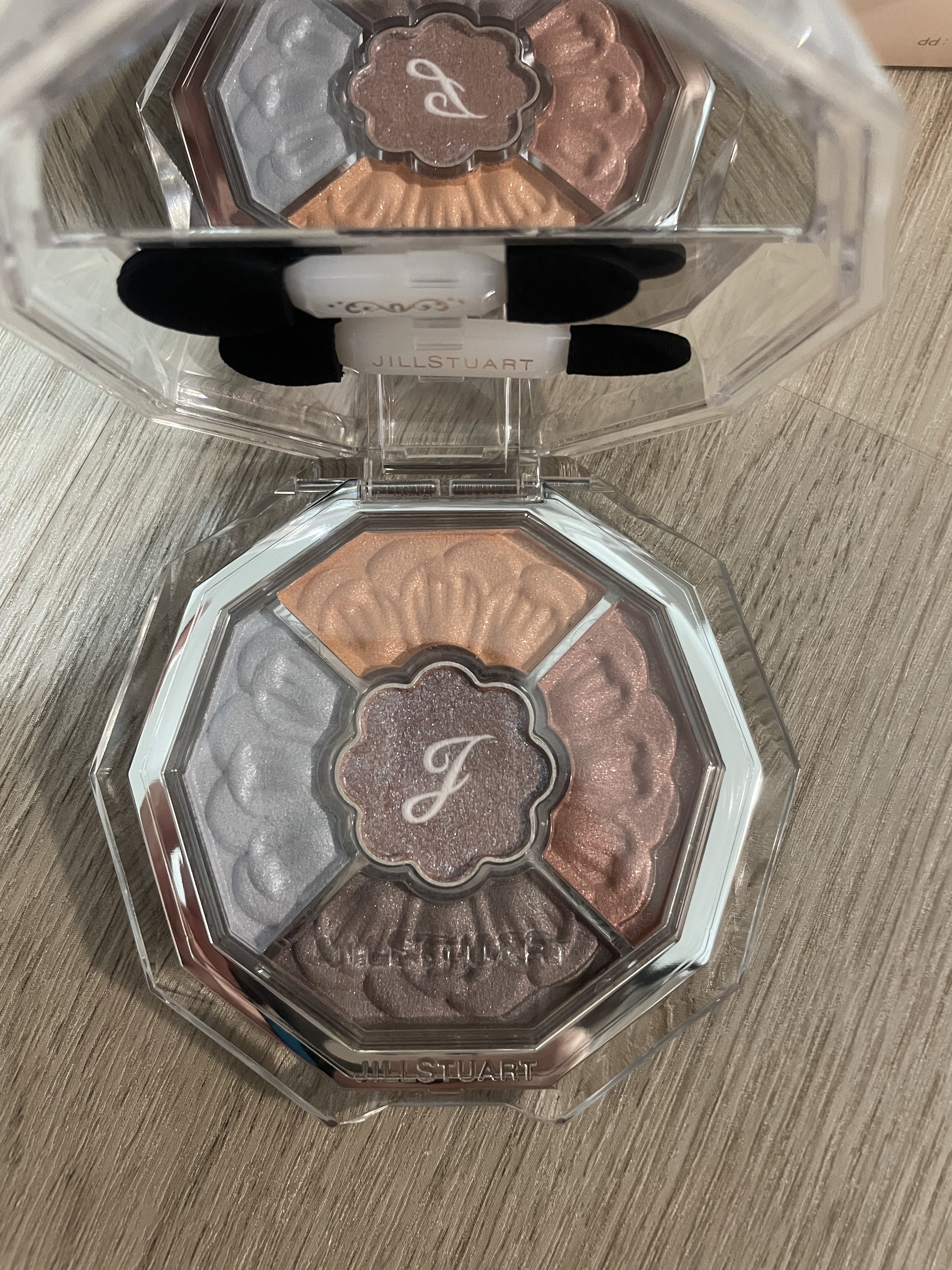 ジルスチュアート ブルームクチュール アイズ　ジュエルドブーケ 10 nemesia labradorite(限定)/JILL STUART/アイシャドウパレットを使ったクチコミ（1枚目）