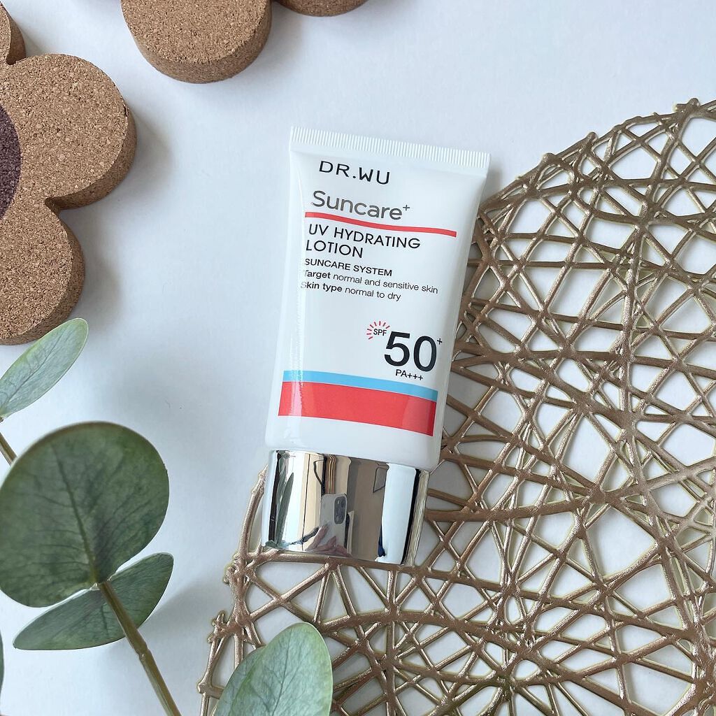 DR.WUのサンスクリーン+ モイスト♡♡
⁡
⁡
⁡
⁡
⁡
⁡
⁡
⁡
⁡
⁡
敏感肌の方も気軽に使える日焼け止め⋆⸜ ⚘ ⸝⋆
⁡
SPF50＋  PA＋＋＋
⁡
⁡
⁡
⁡
⁡
⁡
⁡
⁡
日焼け止め成分だけでなく、保湿成分ヒアルロ