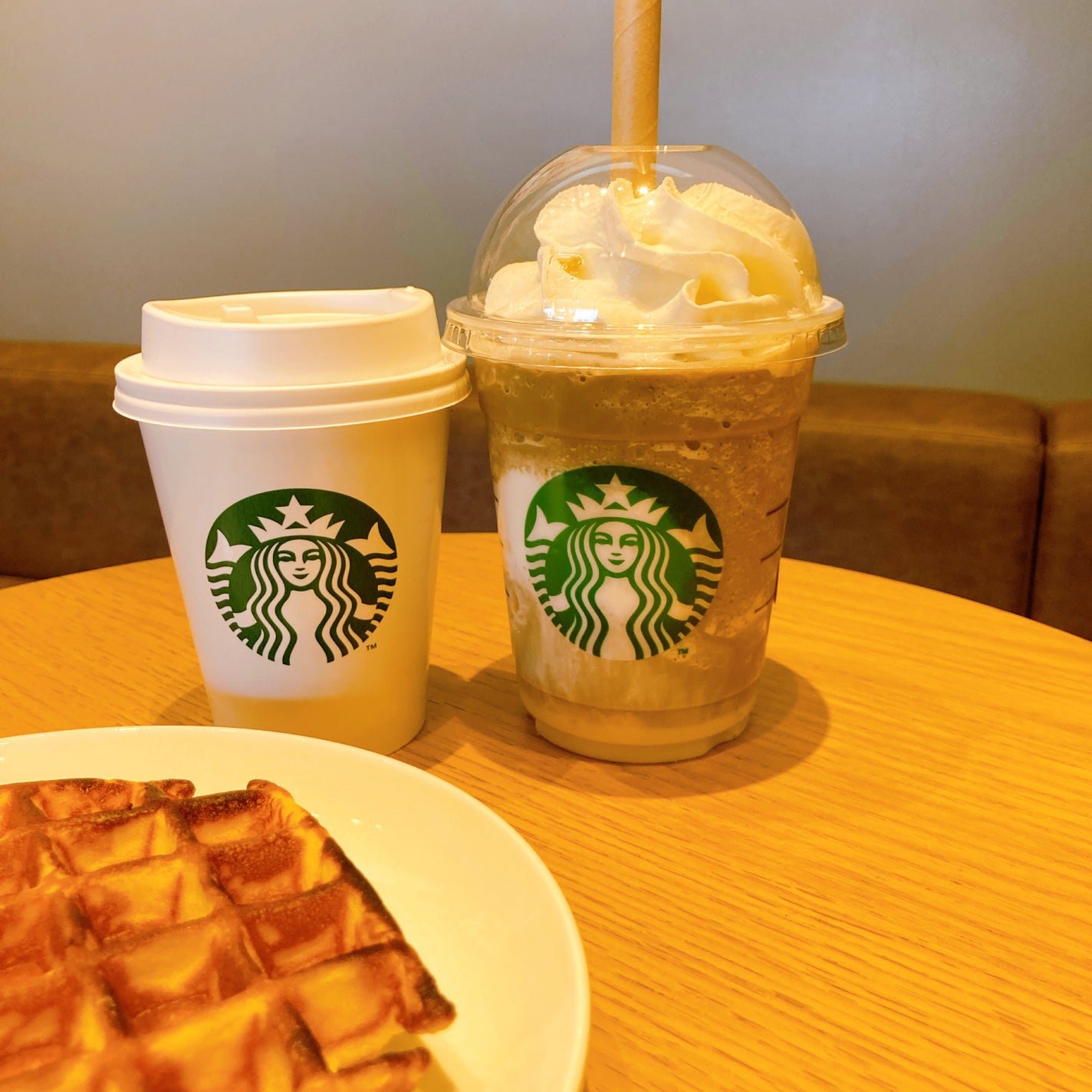 メグ on LIPS 「久しぶりのスタバ☕️✨ほうじ茶ラテホットとアイス3時だったのも..」(2枚目)