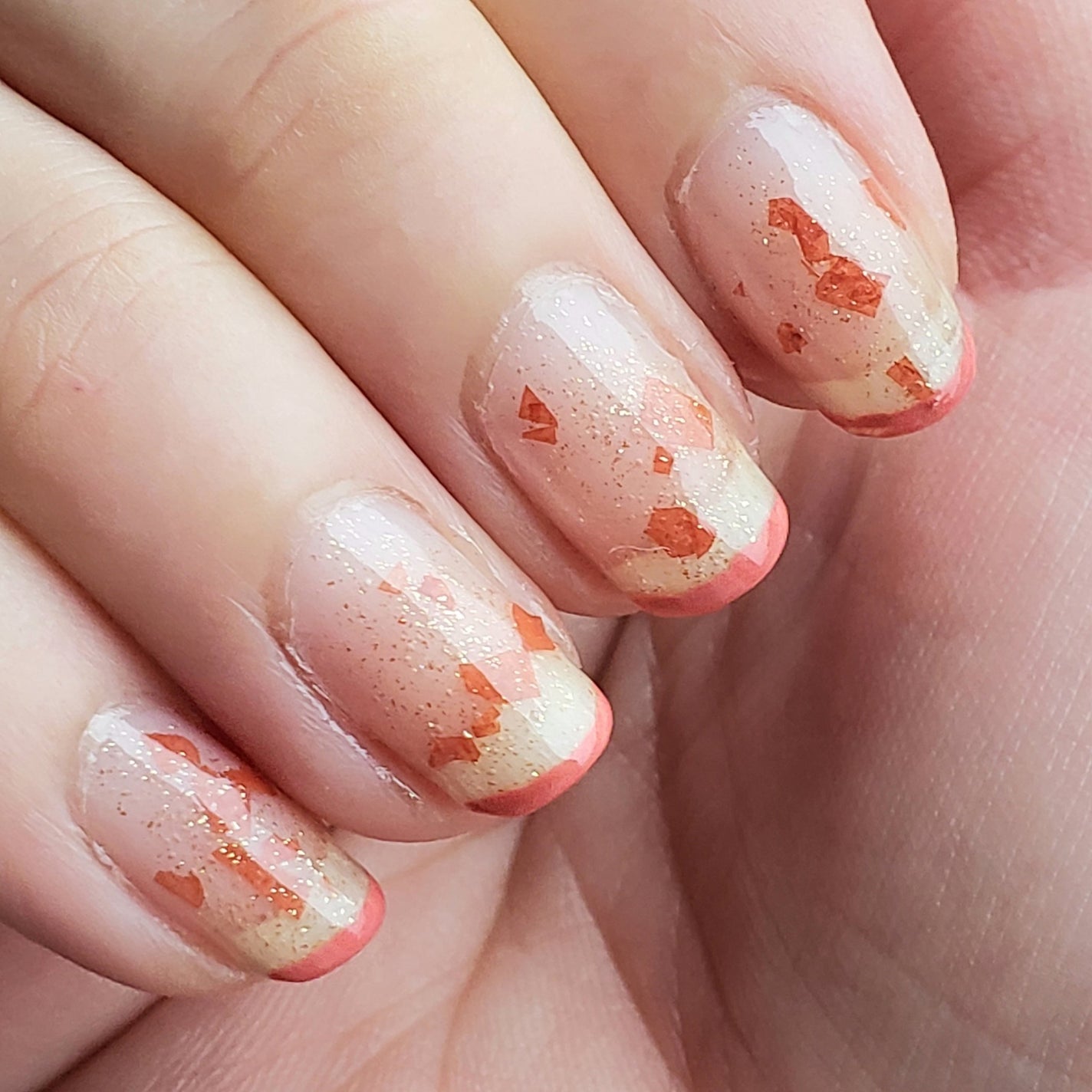 土木系おねいさん on LIPS 「今日のネイル💅ルーセントフラワーで花吹雪みたいなネイル。✼••..」(5枚目)