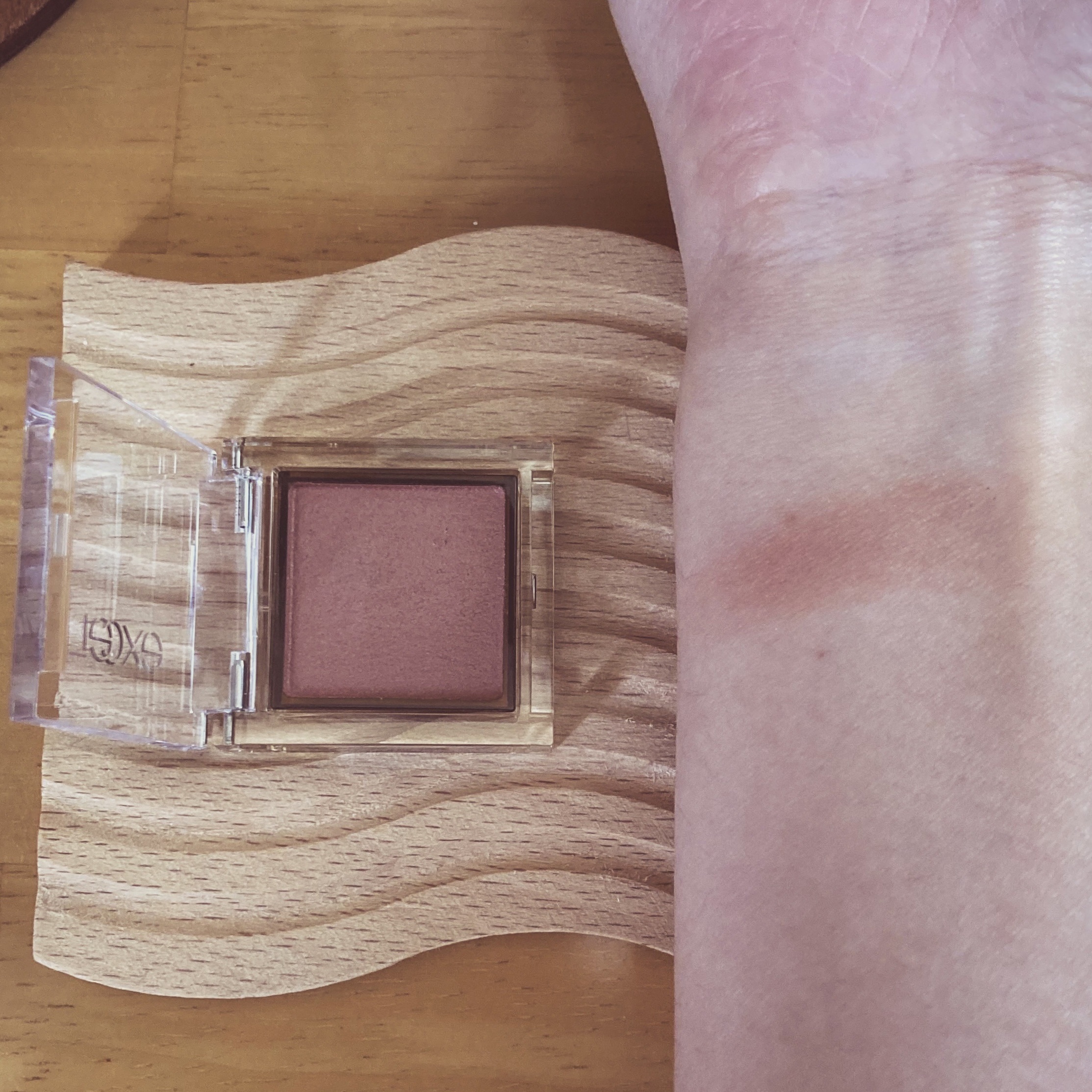 アイプランナー F03 ベッドサイド/excel/単色アイシャドウを使ったクチコミ（2枚目）