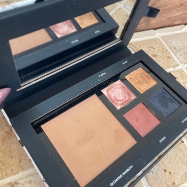 bareMinerals プレミアム メイクアップ ホリデー キット 2020のクチコミ「限定やけどこのチークをアイフォールにつかってアイシャドウを足したりして使うのが好きでずっと使っ.....」（1枚目）