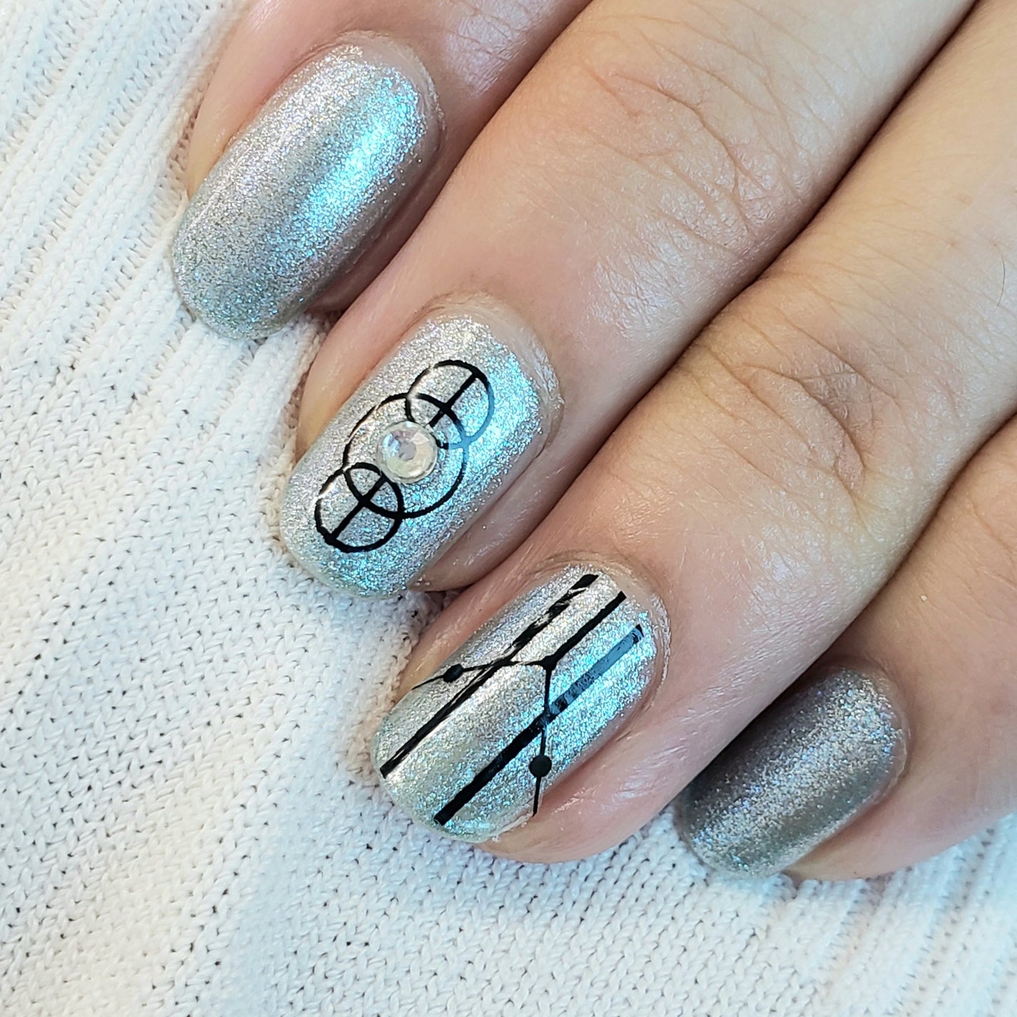 土木系おねいさん on LIPS 「夏休みだー!!!やりたかったネイル、どんどんやるぞ!今日はメタ..」(2枚目)