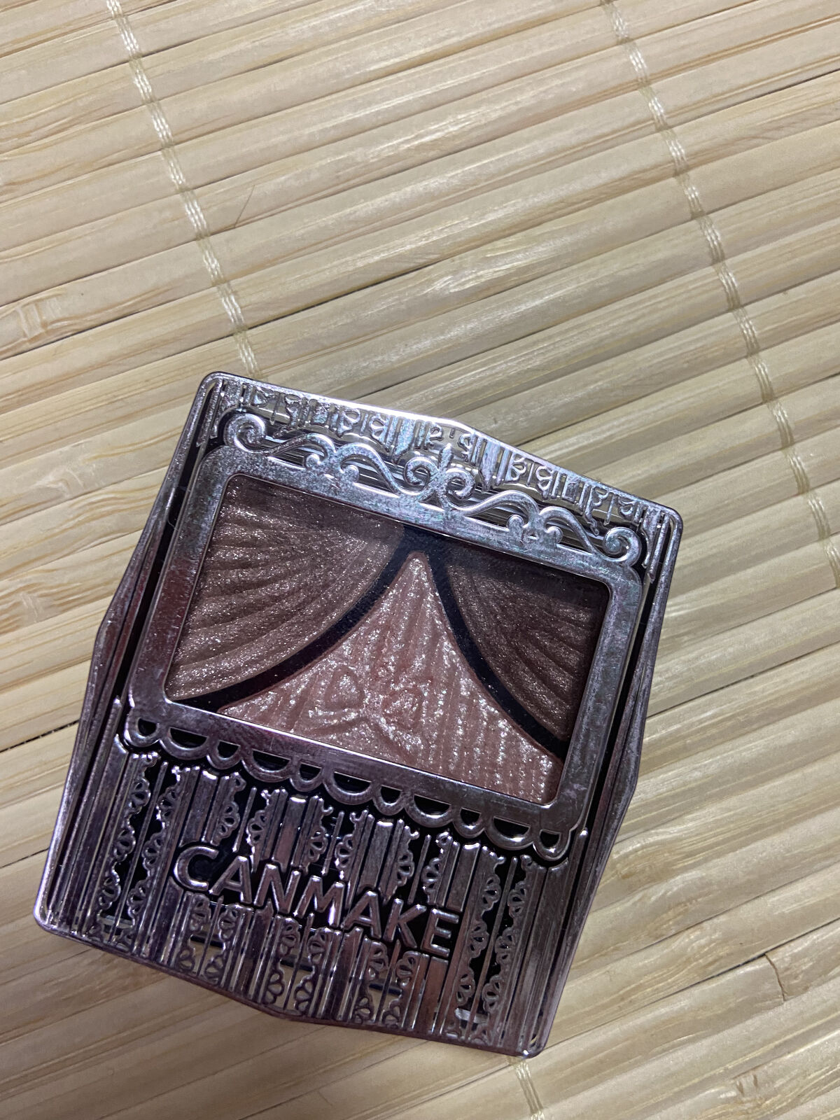 使ってみて良かったコスメ✨

キャンメイク　ジューシーピュアアイズ　11　ストロベリーココア

これめっちゃ可愛いな！？
Twitterでオススメされてて気になったから買ったんだけどめちゃくちゃ発色いいしラメ感も好きすぎるしなにより色味が可