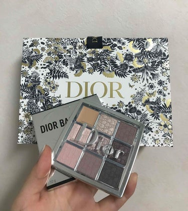 Diorディオール バックステージ アイ パレット
002クール

強すぎる発色ではなく使いやすいです

まだあまり使っていないので良さがあまり分かっていませんが可愛いし使うと気分が上がります

