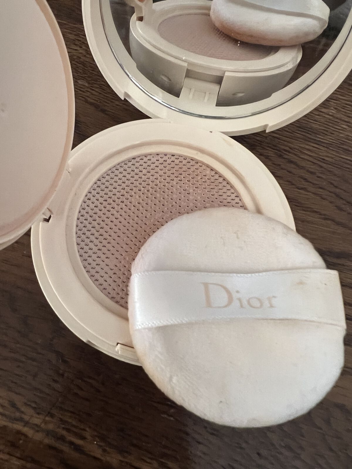 ディオールスキン フォーエヴァー クッション パウダー ローズ/Dior/ルースパウダーを使ったクチコミ（2枚目）