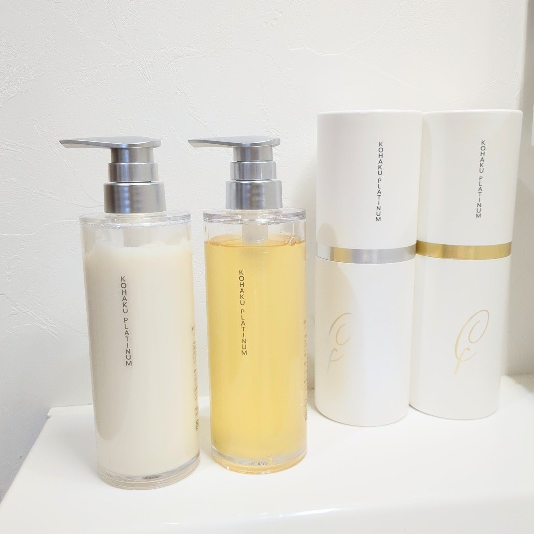 ⁡
⁡
⁡
KOHAKU PLATINUM　シャンプー／トリートメント⁡
⁡
⁡
使い続ける髪潤う 美髪習慣 ⁡
洗練されたシルクの泡が、ダメージ毛を包み込み、潤いを与え、しなやかな艶髪へと導きます。⁡
⁡
⁡
KOHAKU PLATINU