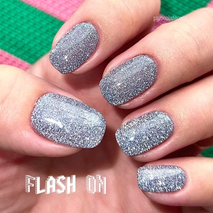 ぴよこれいと あうるす on LIPS 「マイネイル。フラッシュラメって、色が沈んだり、あまり綺麗に光ら..」(2枚目)