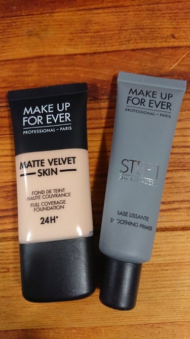 MAKE UP FOR EVER マットベルベットスキン リキッドのクチコミ「マットなメイクする時は《メイクアップフォーエバー》のリキッドを使用‼️

マットなのに、伸びが.....」（1枚目）